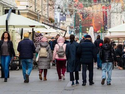 Oameni pe stradă Foto: Shutterstock