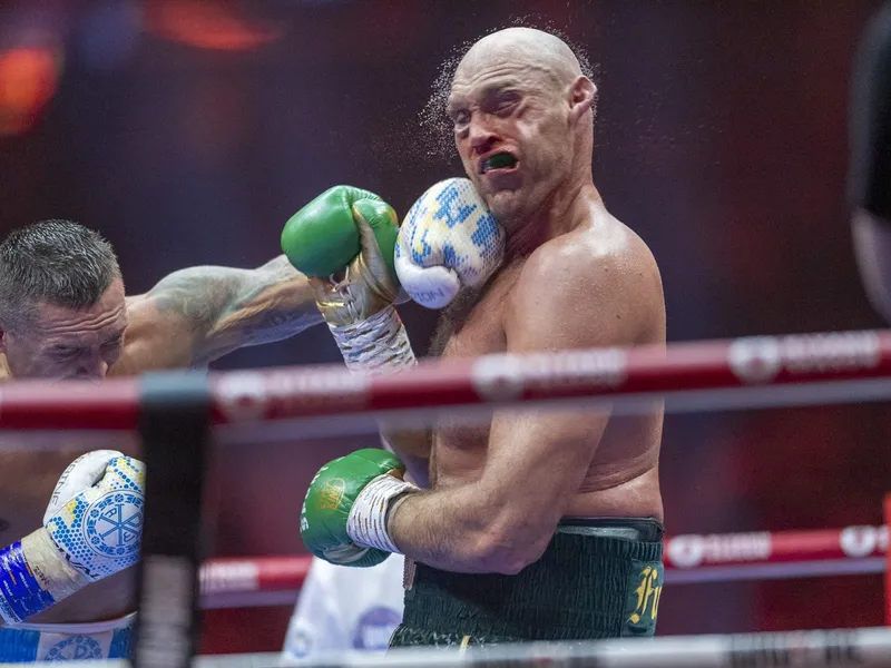 Oleksandr Usyk, campion incontestabil de box la categoria grea. L-a bătut pe Tyson Fury - Foto: Profimedia Images