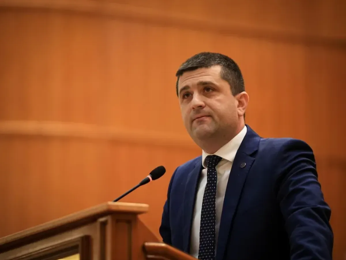 Noii miniştri ai Apărării şi Economiei, Radu Miruţă şi Irineu Darău, depun jurământul azi la Palatul Cotroceni