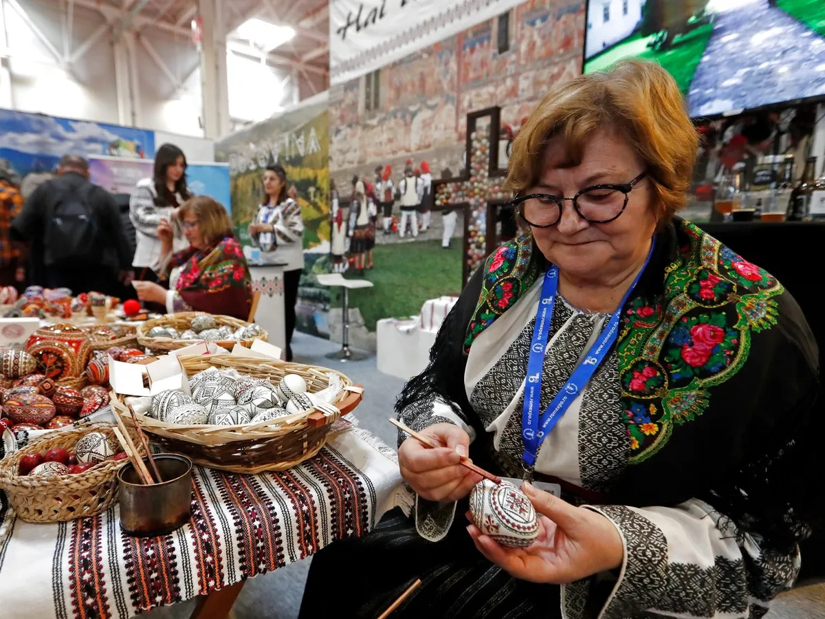 Trucuri pentru vopsit ouă de Paște cu un model inedit. Tehnica cu orez și ceară explicată pas cu pas