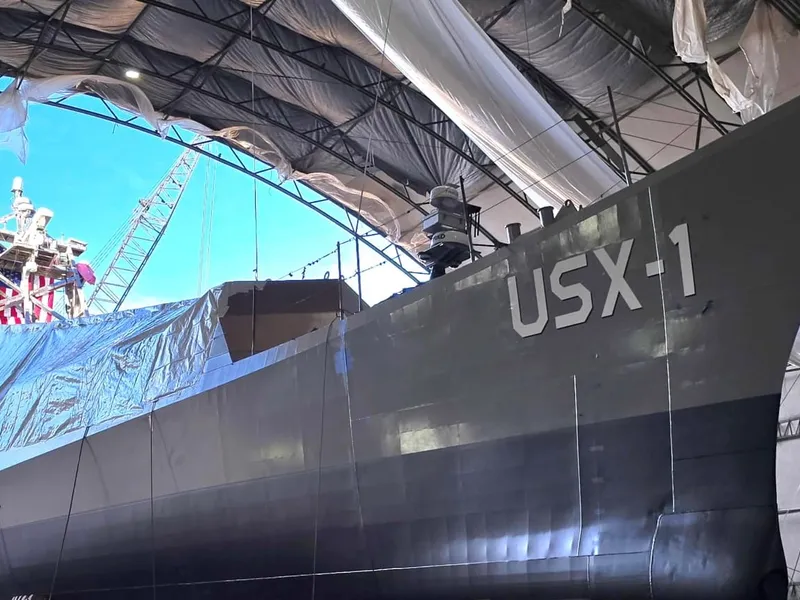 USX-1 Defiant, distrugătorul american fără echipaj de 240 tone și 55 metri. Navigă singur - Foto: DARPA