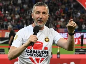 Foto-bombă! Cum arată noul echipament al FCSB-ului: 'Lumea e disperată, dar mie nu-mi plac cele în dungi'