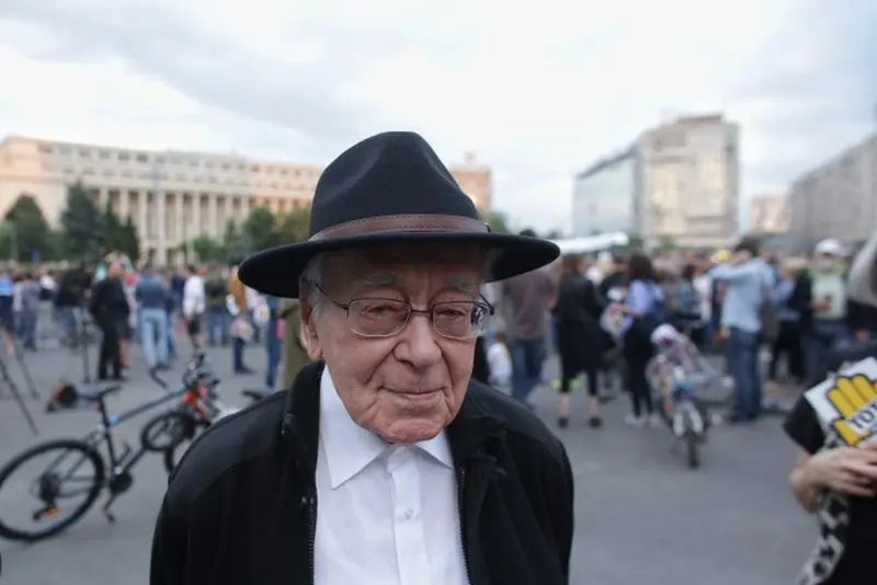 Mihai Șora, una dintre prezențele obișnuite la protestele pro-Justiție. Foto Inquam Photos