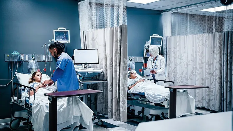 clinicienii își îngrijesc pacienții într-un spital