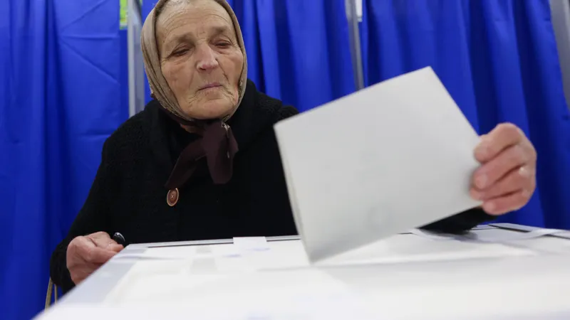ALEGERI PREZINDENȚIALE Prezență la vot mai slabă ca acum 5 ani. Cine e avantajat? Nu se trece de 50% - Foto: INQUAM PHOTOS / Goerge Călin