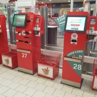 Ingenioasă metodă de furt de la supermarket. Iată ipostaza în care au fost prinşi doi soţi