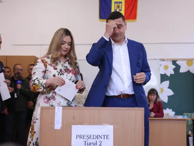 George Simion și soția la vot - Foto: INQUAM PHOTOS / Octav Ganea
