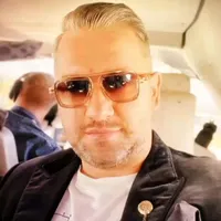 Emisarul României pe lângă Trump, atac la Macron. „Mesajele lui Bolojan trebuie ignorate” - Foto: Instagram