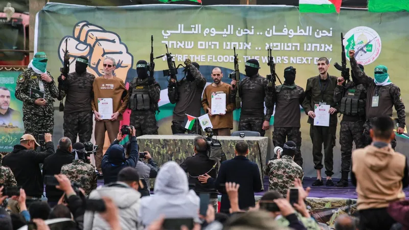 După o lungă teroare, 3 ostatici eliberați de Hamas: Trupuri slăbite, chipuri devastate de suferință: FOTO - Profimedia(imagine cu rol ilustrativ)