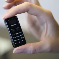 Zanco Fly este cel mai mic telefon din lume - Foto: kickstarter.com - cu rol ilustrativ