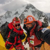 6070m - Alex Gavan şi Tamara Lumger după două nopţi de aclimatizare petrecute la altitudin / Foto: news.ro