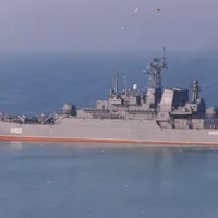 VIDEO Ucraina a lovit o navă de război pe care Rusia le-a furat-o în 2014. Costă 100.000.000$ - Foto: Twitter