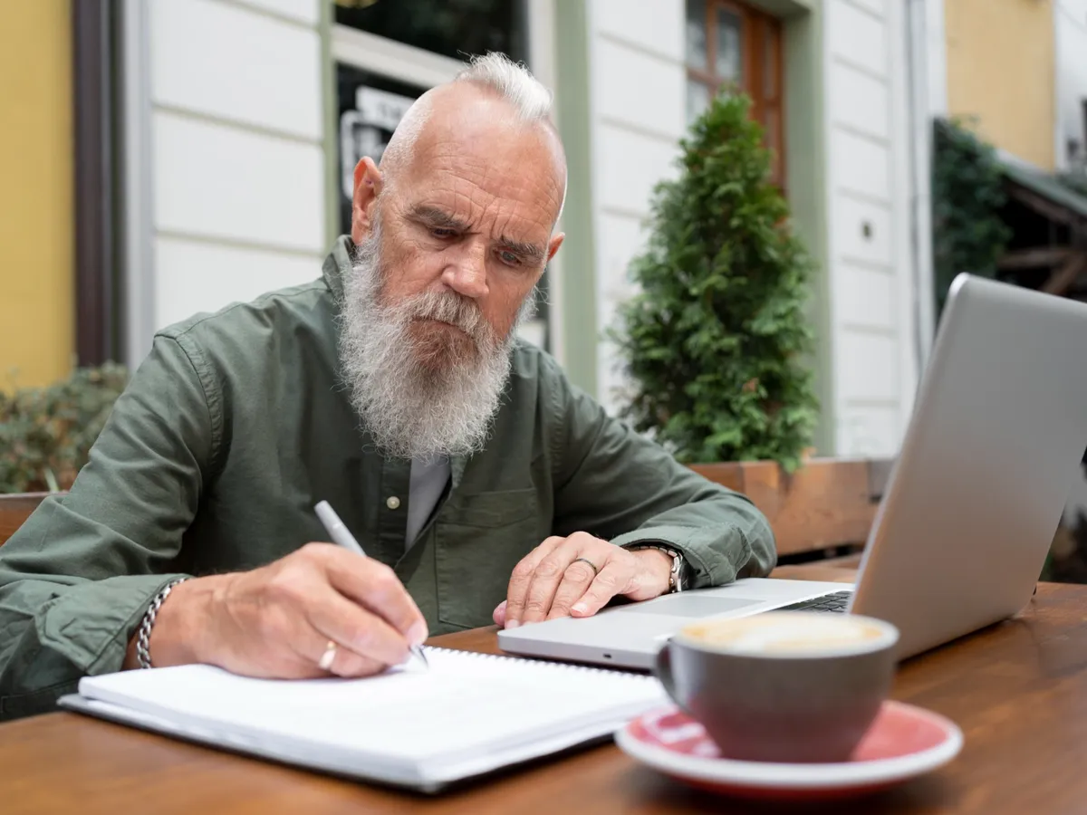 Pensionar - Foto: Magnific (Imagine cu rol ilustrativ)