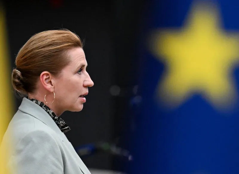 Mette Frederiksen, premierul Danemarcei, cer&acirc;ndu-i lui Trump să termine cu ameninţările privind invadarea Groenlandei - Foto: Profimedia Images