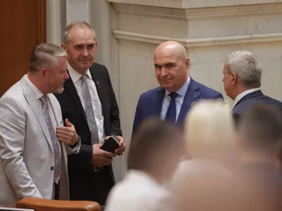 Ilie Bolojan şi colegii de coaliţie, la dezbaterea pe cele patru moţiuni de cenzură AUR - Foto: INQUAM PHOTOS/George Călin