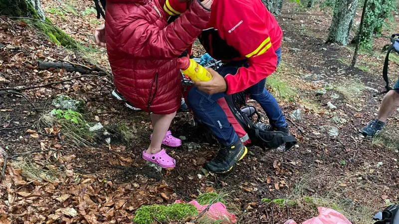 Ce au pățit două femei și un copil pe munte după ce a început să plouă? Au intervenit salvamontiștii - Foto: Salvamont / imagine cu rol ilustrativ