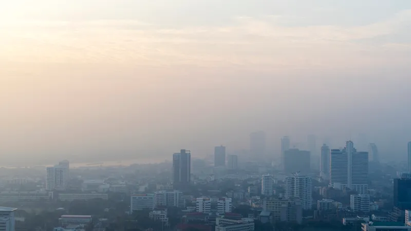 Capitală acoperită de ceață toxică: autoritățile emit avertismente îngrijorătoare pentru populație - FOTO: Freepik(imagine cu rol ilustrativ)