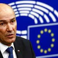 Comisia Europeană i-a cerut premierului sloven Janez Jansa să înceteze folosirea reţelelor de socializare pentru atacuri personale. / Foto: adevarul.ro