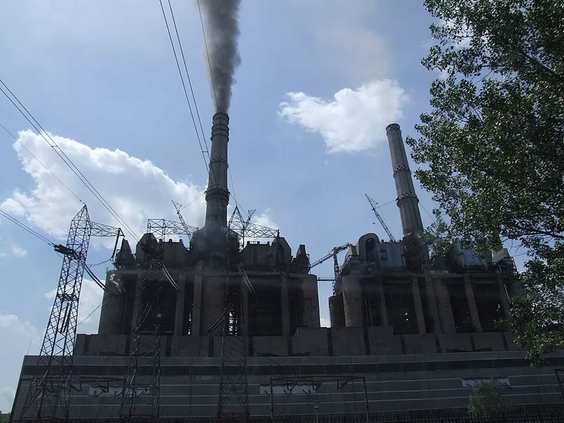 Complexul Energetic Rovinari, putere instalată 990 MW - Foto: Wikipedia/CristianChirita/CC BY-SA 3.0