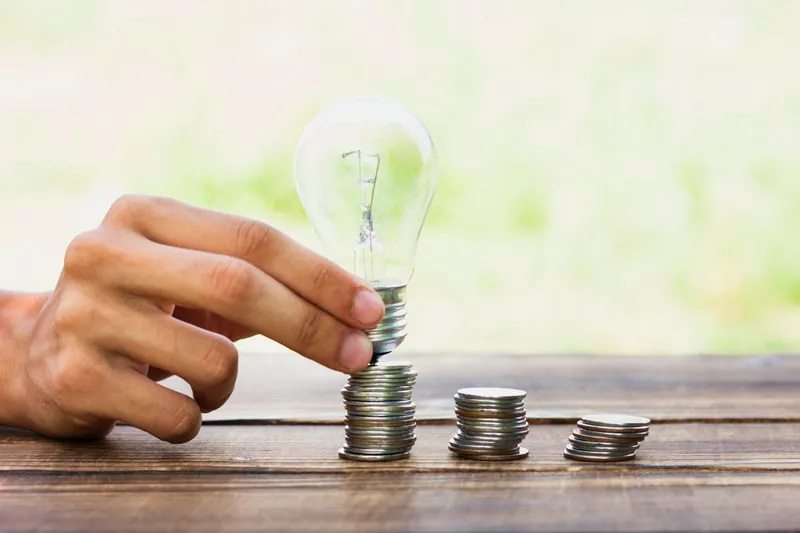 Factura la curent de la Hidroelectrica - Foto: Freepik