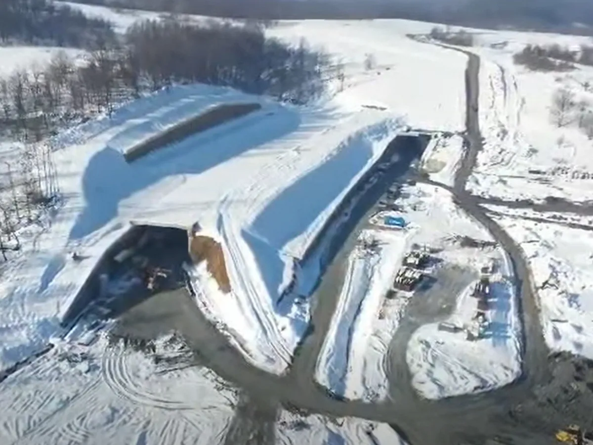 VIDEO Lucrările la Autostrada Urșilor, unde kilometrul costă 40.000.000 €, au trecut de 50%. Gata în 2027?