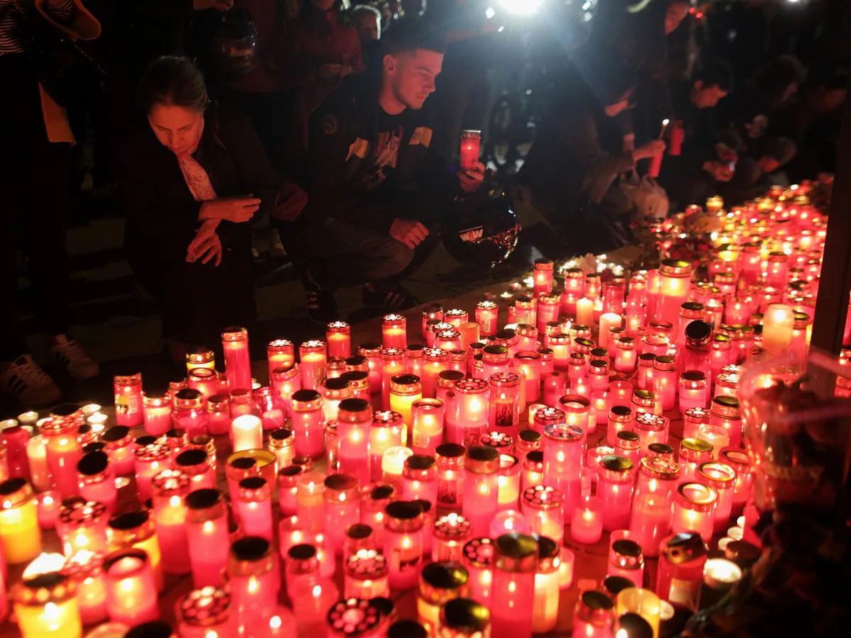 Sute de lumânări au fost aprinse în memoria victimelor. Foto Inquam Photos/Octav Ganea