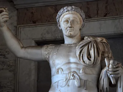 Statuie a împăratului Constantin cel Mare aflată la Roma - Foto: Profimedia