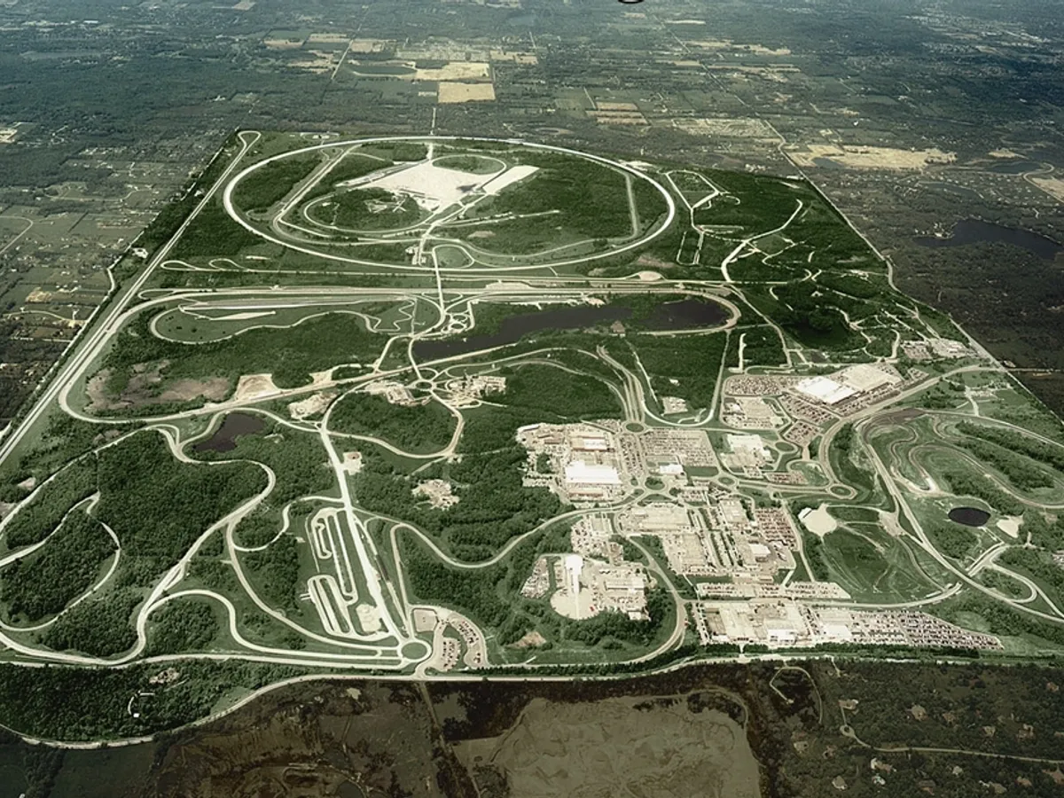 „Orașul ascuns”, de dimensiunea Călărașiului, unde benzina e gratis și mașinile nu au numere - Foto: gmauthority.com