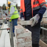 Salariile mici, ratele mari și criza care se anunță alimentează exodul românilor în străinătate - FOTO: Profimedia
