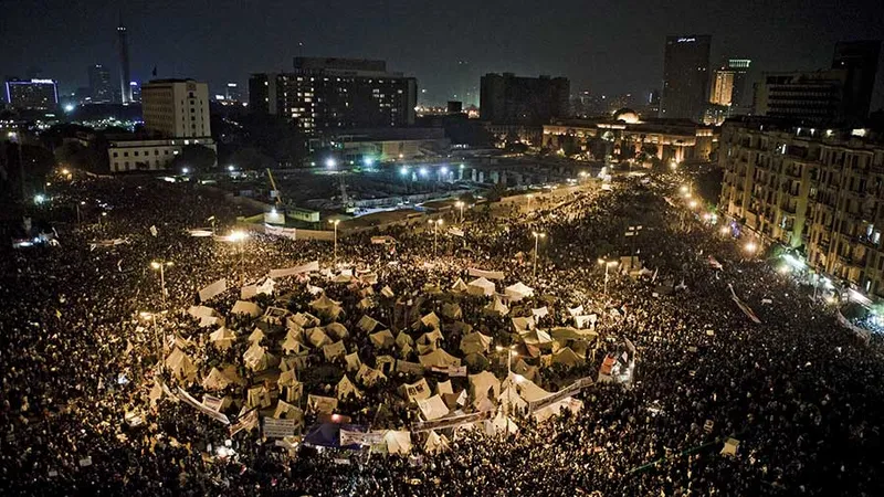 PRAGUL LIBERTĂȚII Protestatari în Piața Tahrir din Cairo în timpul demonstrațiilor împotriva președintelui egiptean Mohammed Morsi, în noiembrie 2012
