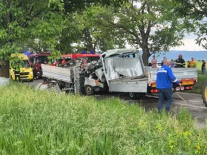 Accident rutier mortal pe o șosea din Vrancea. Trei morți după ce două autoutilitare s-au ciocnit - Foto: Vrancea 24