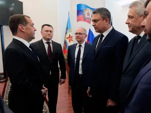 Putin l-a trimis pe Medvedev în Ucraina să-i ia în primire pe separatiști/foto: Profimedia Images