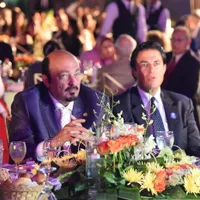 Yașhar Hassan Abbas Helmy (stânga) a tras o țeapă statului de peste 400.000 euro