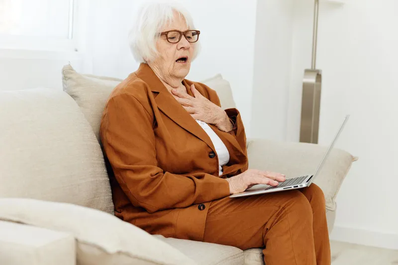 Pensionar așteptând indemnizația - Foto: Freepik
