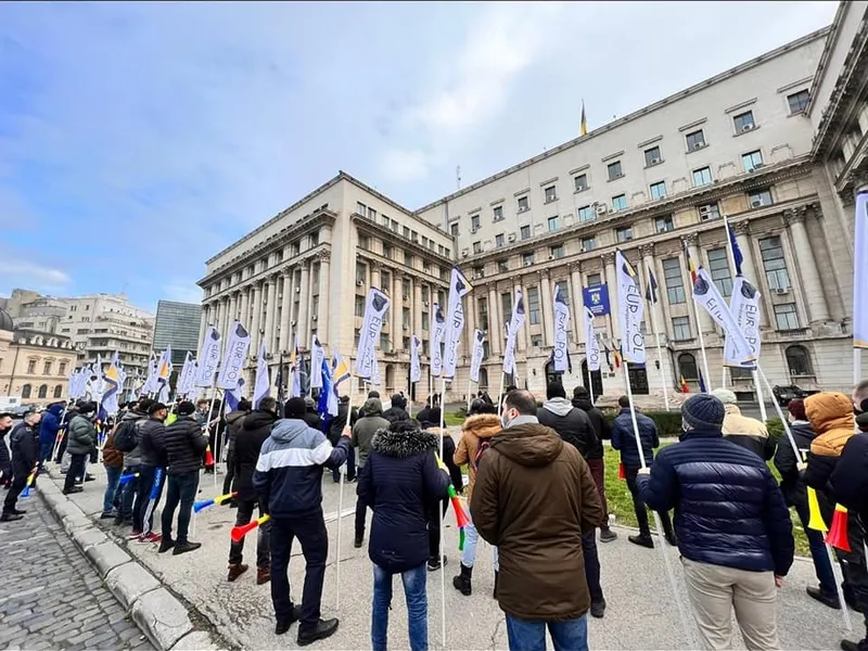 Polițiștii vor să nu aibă salariile reduse. FOTO: facebook