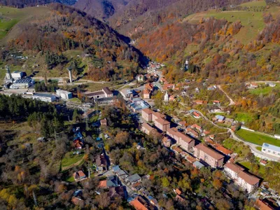 Aninoasa, judeţul Hunedoara, probabil cel mai mic oraş din România: 3.270 de locuitori - Foto: valeajiului.eu/Dan Gavrilă