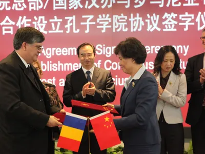 Mircea Dumitru, rectorul Universității București, la inaugurarea institutului Confucius din cea mai mare universitate din România. Sursă foto: confucius.unibuc.ro