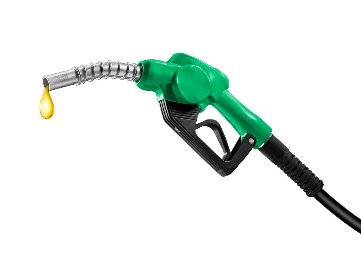 Vești bune pentru șoferi! Au scăzut prețurile la carburanți. Cu cât se vinde litrul la pompă? foto: Freepik (fotografie cu caracter ilustrativ)
