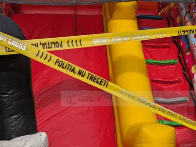 Răsturnare de situaţie în cazul copilului de 2 ani mort lângă un tobogan gonflabil. Care este, de fapt, cauza decesului