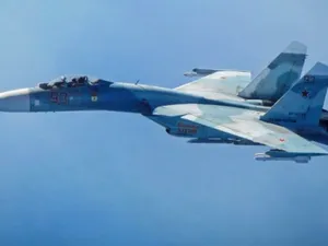 Un avion rusesc Su-27 a lansat o rachetă lângă un avion RAF/foto: forces.net