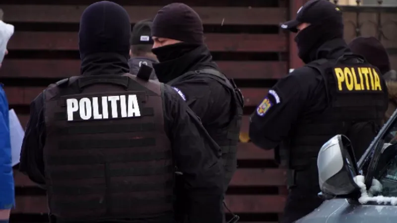 Polițiștii efectuează 40 de percheziții la Fetești. / Foto: stirileprotv.ro