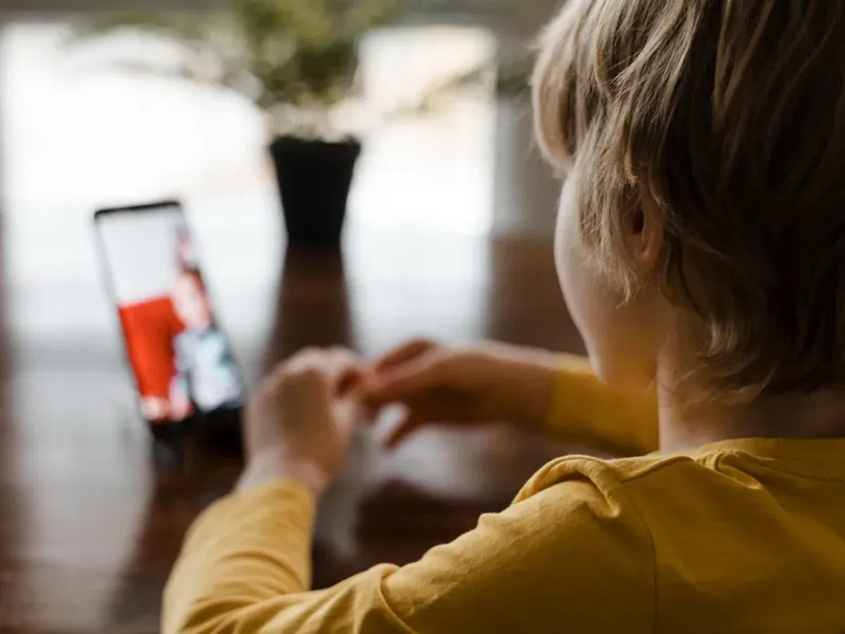 Norvegia se alătură țărilor care interzic accesul copiilor sub 16 ani la rețelele de socializare