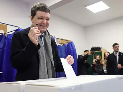 NiCcușor Dan votează - Foto: INQUAM PHOTOS/ Octav Ganea