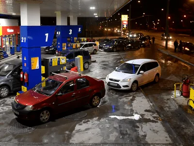 Ordonanța invizibilă de combatere a creșterii prețurilor la carburanți: „Scade riscul penuriei, dar efectele sunt inexistente”