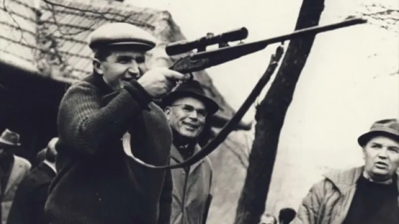 Nicolae Ceaușescu la vânătoare - Foto: Captură Youtube