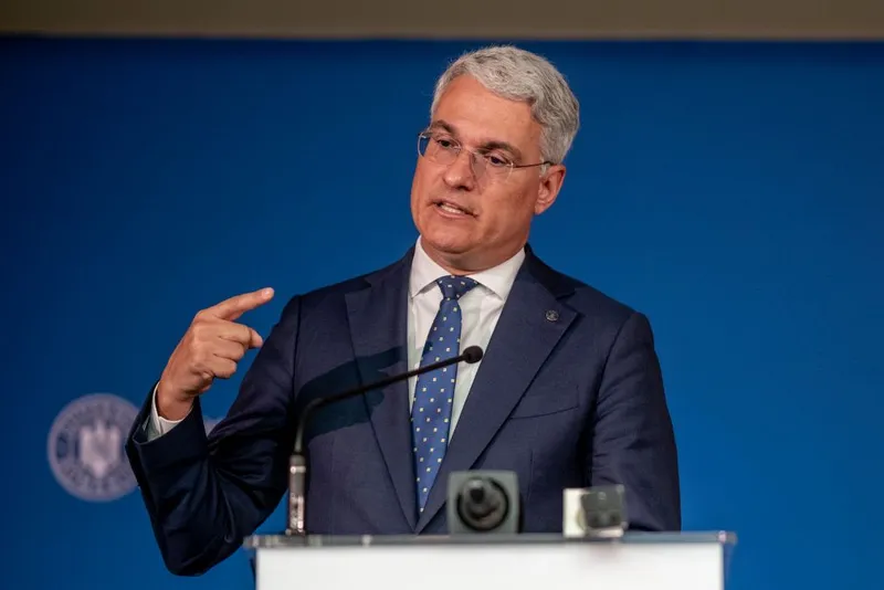 Dragoş Pîslaru, ministrul Investiţiilor şi Fondurilor Europene, în conferinţă de presă - Foto: INQUAM PHOTOS/Alexandru Nechez