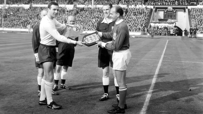 Alfredo di Stefano a cucerit cu Real Madrid de 5 ori Cupa Campionilor. A fumat pe banca de rezerve - Foto: Profimedia Images