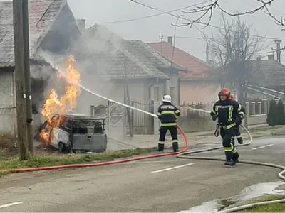 La un pas de tragedie. 14 butelii au explodat în urma unui accident rutier FOTO: presasm.ro