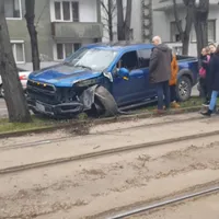 Un pick-up „monstruos”, făcut praf pe bulevard. La volan, soţia președintelui CJ Caraş-Severin. / Foto: captură video