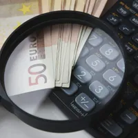 Ce minister primeşte o dată şi jumătate mai mulţi bani de la buget? De unde se taie? - Foto: PexelsPixabay